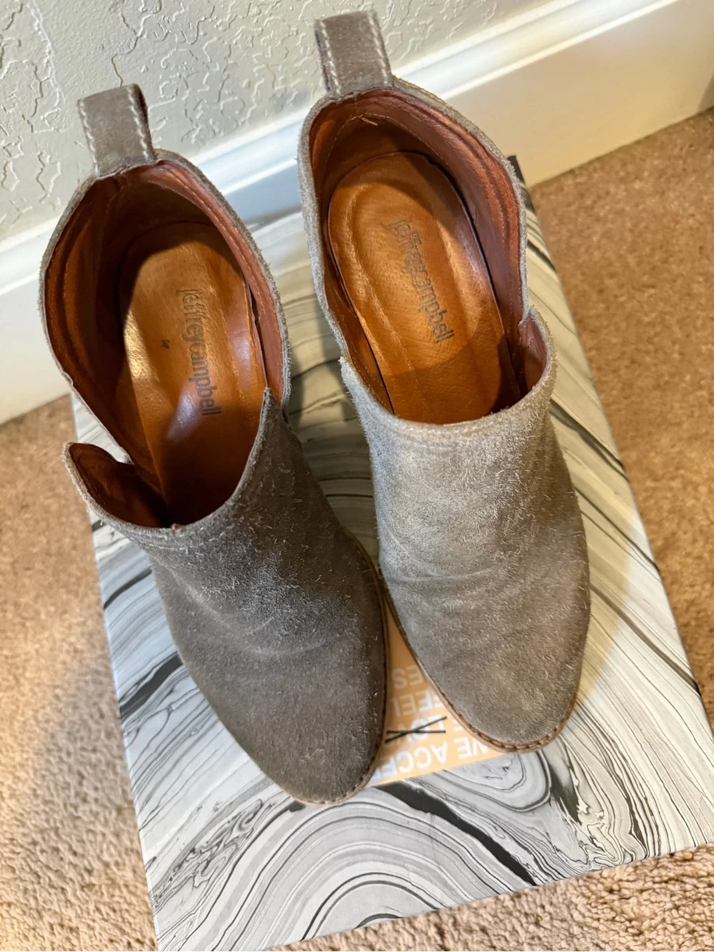 Slip-On Suede Chelsea Boots for women - Gray